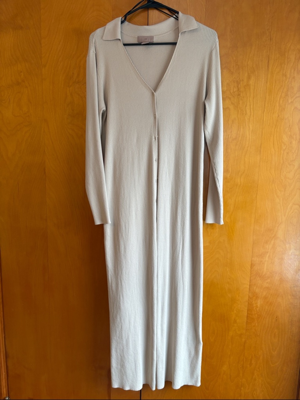 H&M Tan Ribbed Button-Up in an XXL with a V-Neck Collar